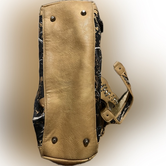 Monte Vista Camo Concealed Carry Purse - Picture 13 of 13